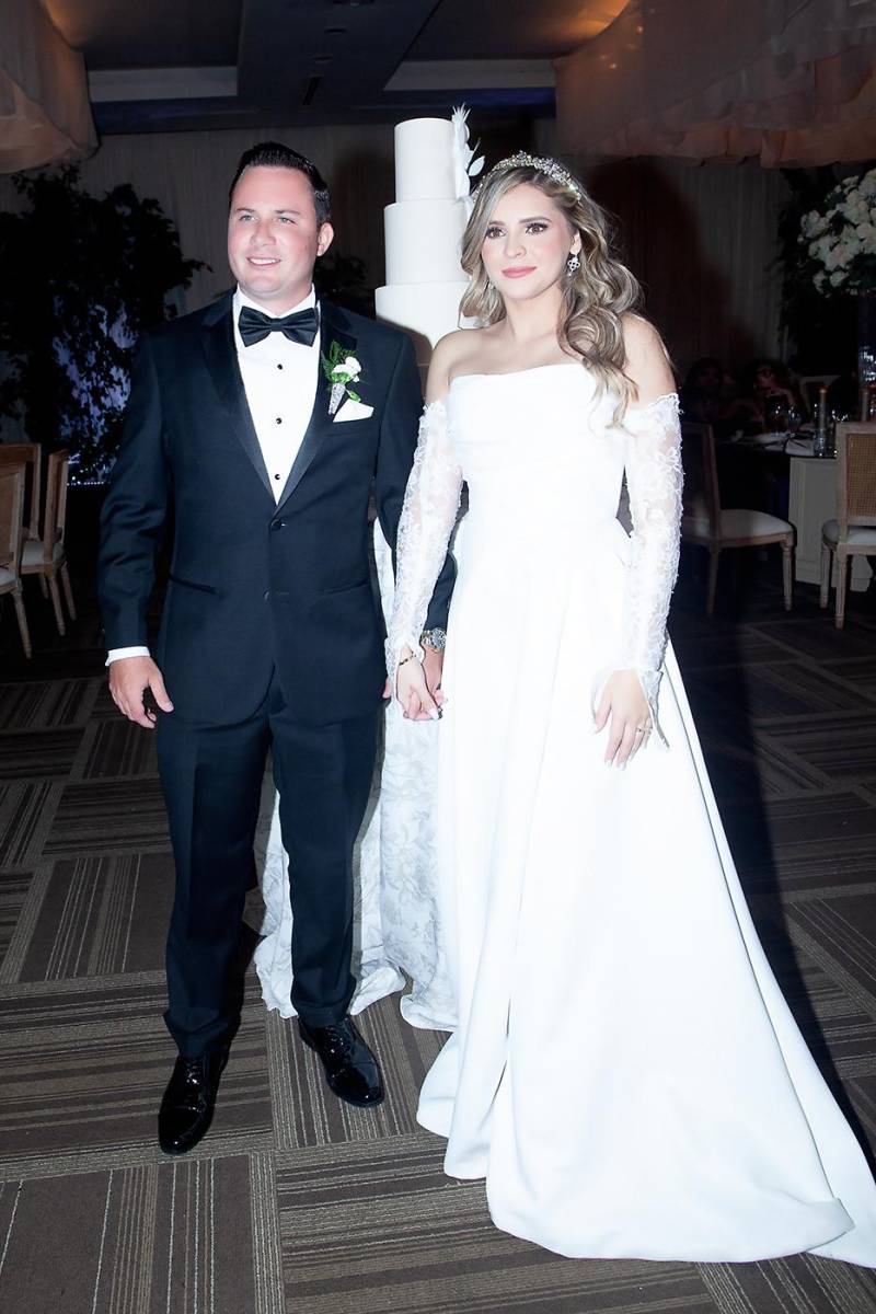 Los felices enamorados Dalto Barrosse y Annie Núñez el día de su boda.