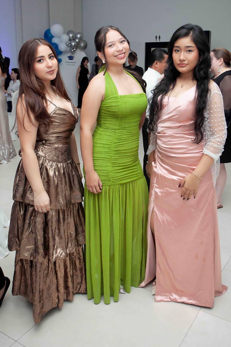 Isabella Ríos, Rebecca Rivera y Vera Torizo.