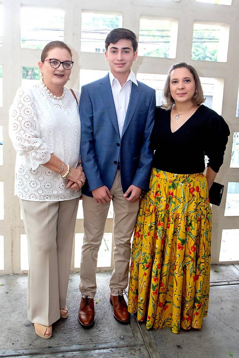 Kalene Padilla con Vittorio Abufele y Claudia Padilla.