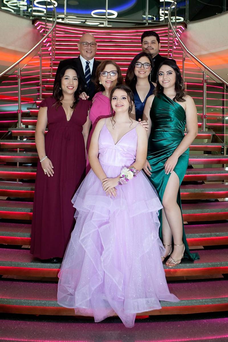 Javier León, Milton Barrieri, Nidia León, Nidia Manzanares, Emilia León, María Raquel y Ana del Carmen Manzanares