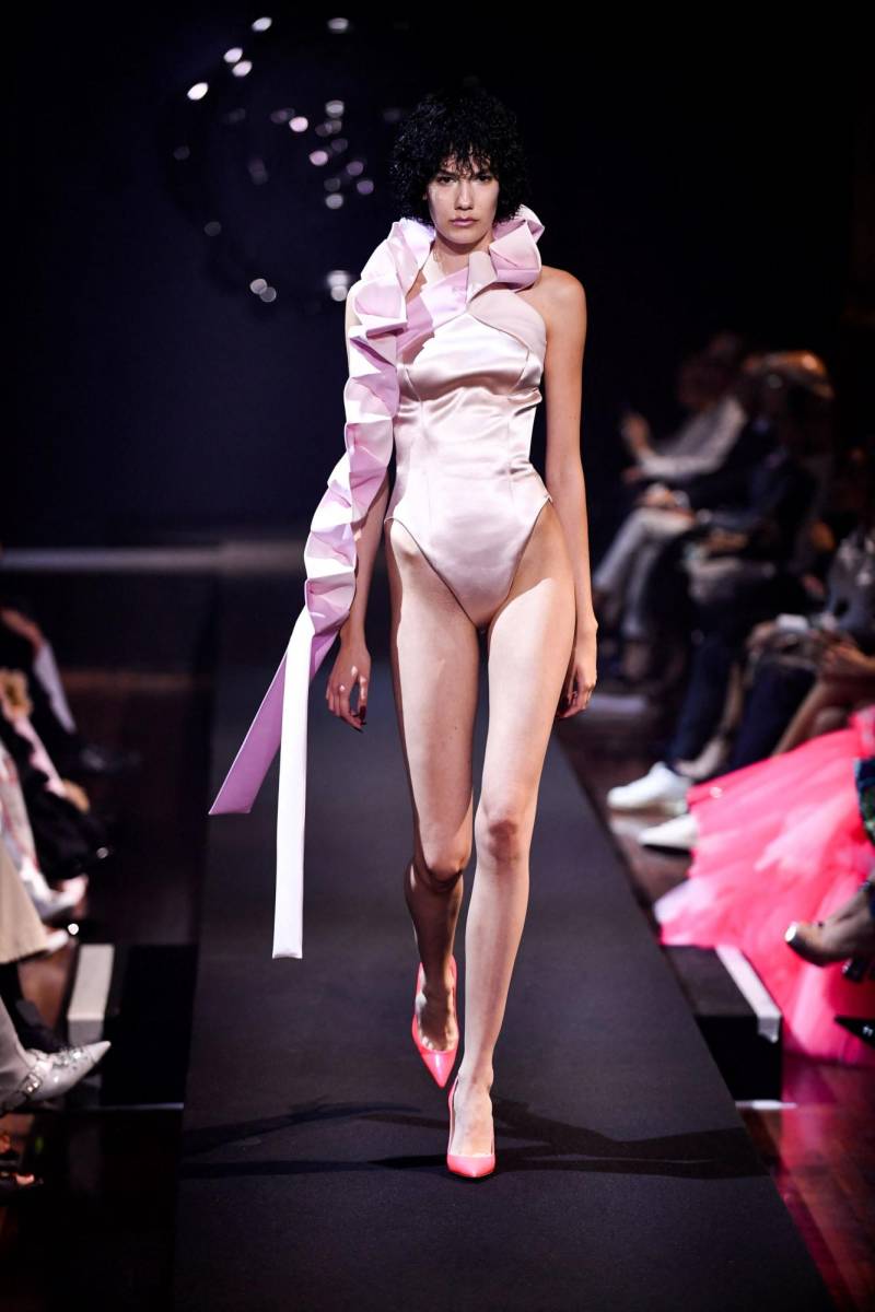 Viktor &amp; Rolf celebra sus 30 años en la pasarela de París Fashion Week