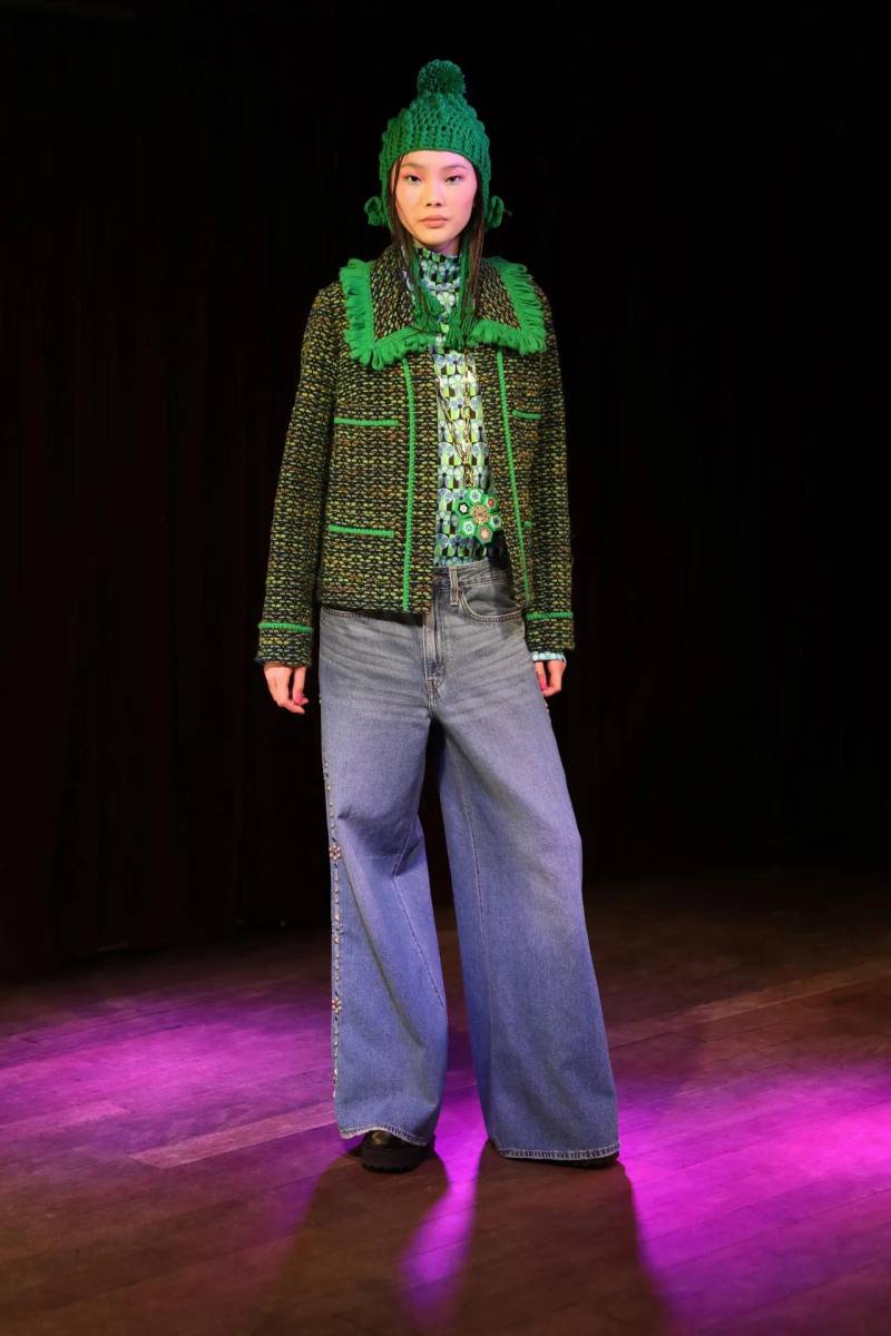 Anna Sui presentó una colección sesentera