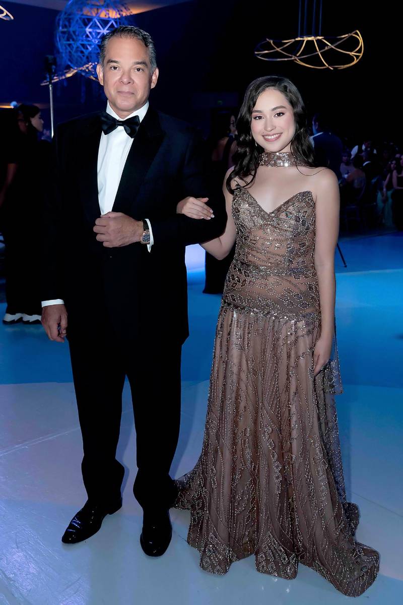 Desfile de Padres e Hijos en la gala de graduación de la Escuela Internacional Sampedrana 2026