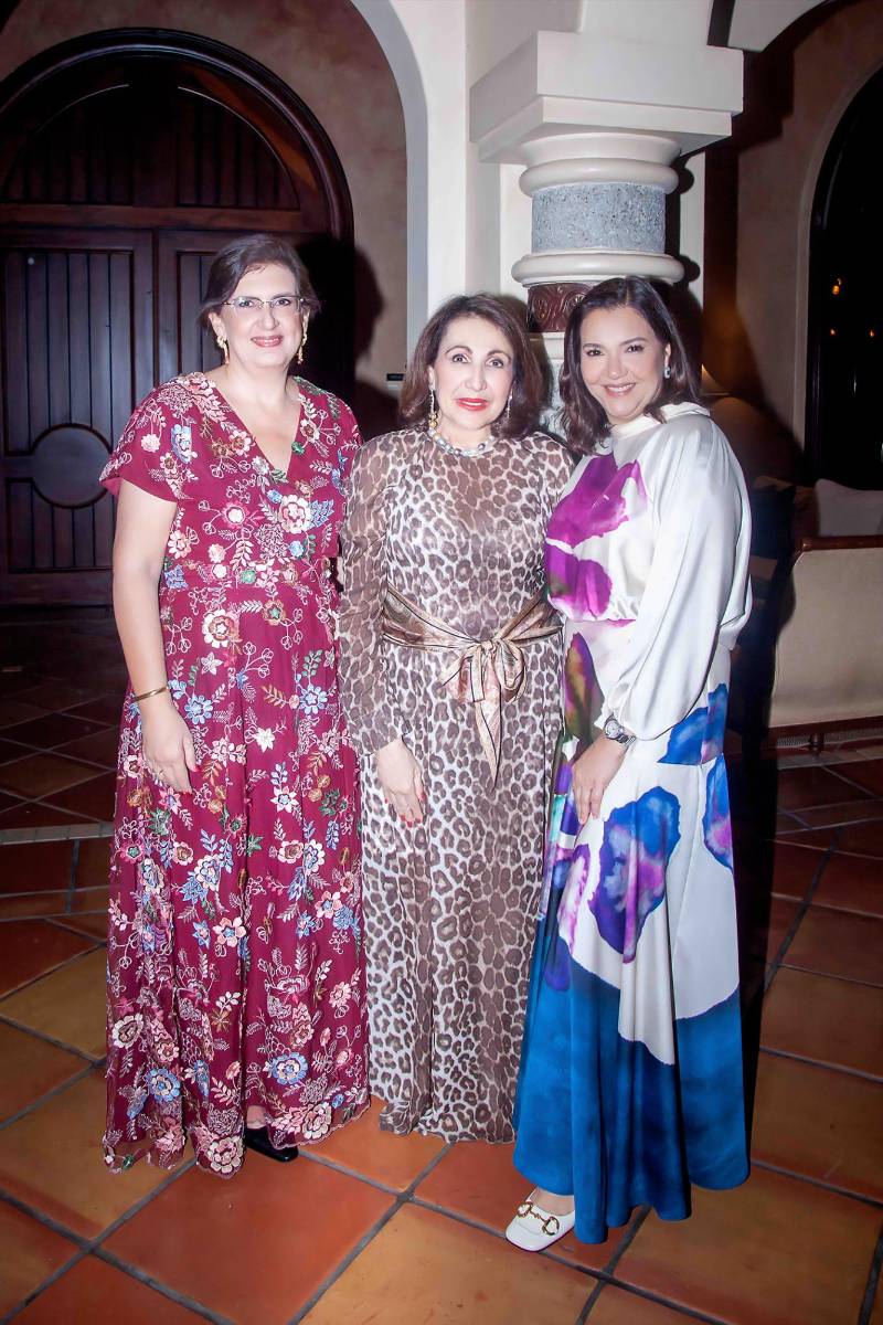Rose Marie Hasbun con Carolina Canahuati y Erika Andonie.
