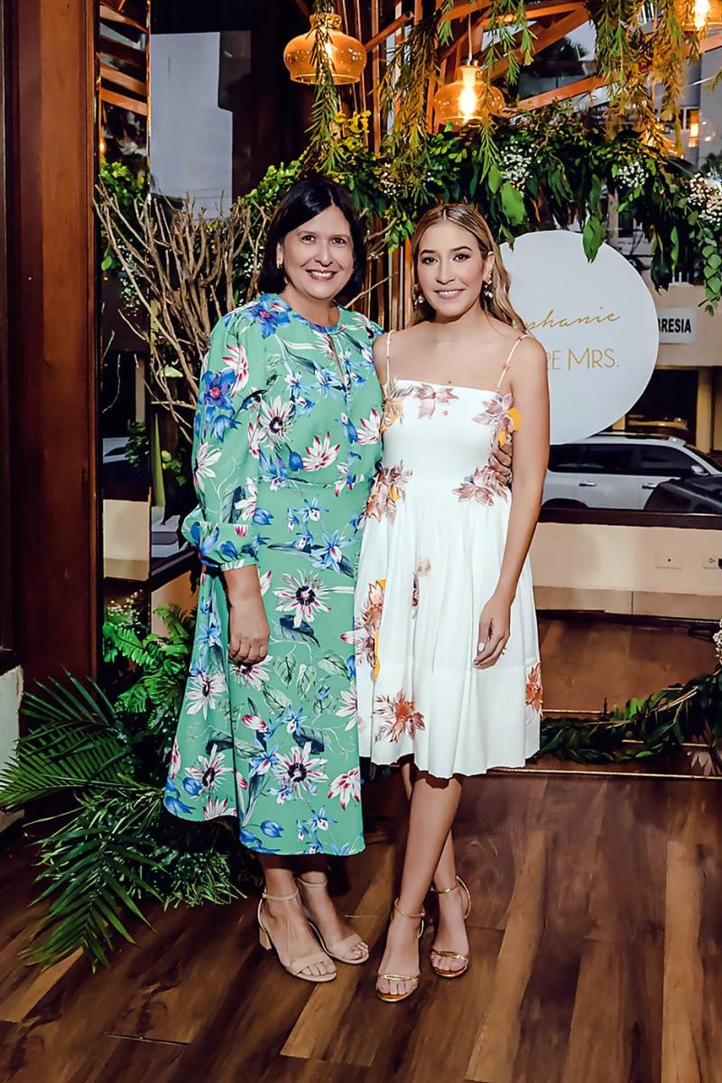 Lizeth de Arriaga y Stephanie Ewens.