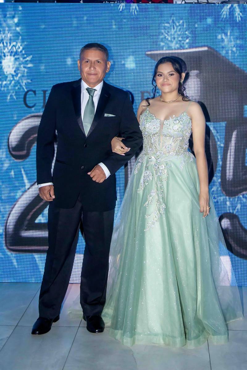 Desfile padres e hijos de la prom 2025 de Saint Peter Academy