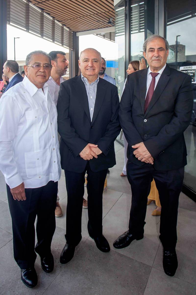  Vicente Carrión, Raymond Maalouf y Karim Qubain.