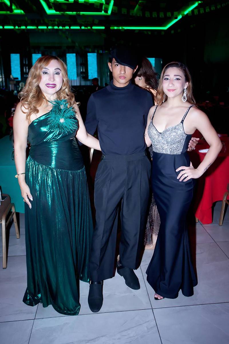 Asistentes a la Gala Mexicana a beneficio de Listones de Amor.