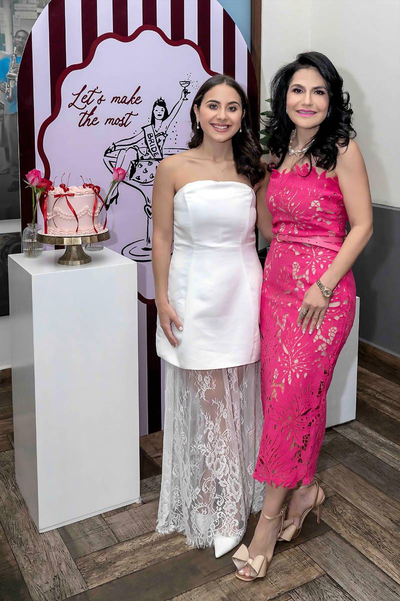 Andrea Jordán con su madre Claudia Kattán de Jordán.