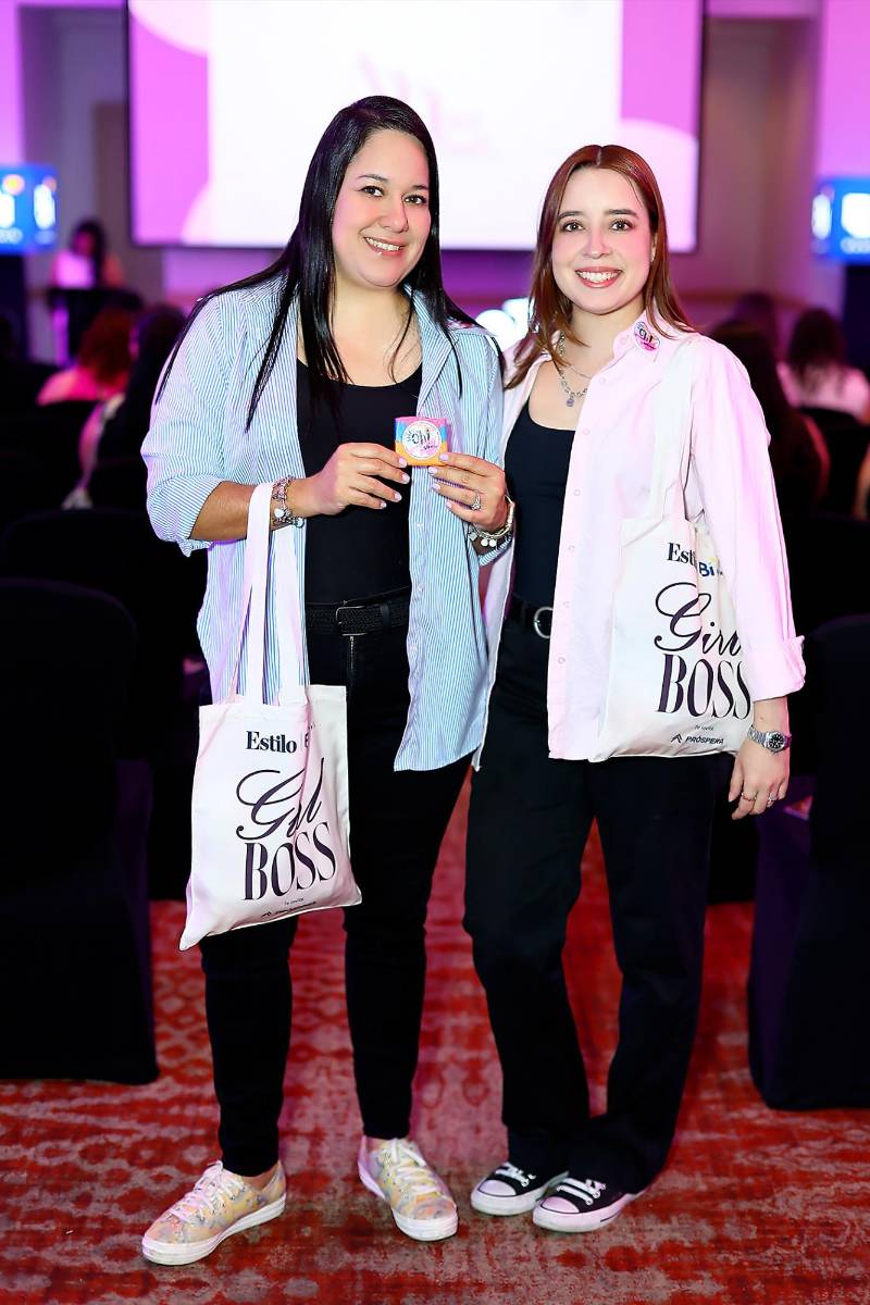 Alisson Barrientos y Valery Peña.
