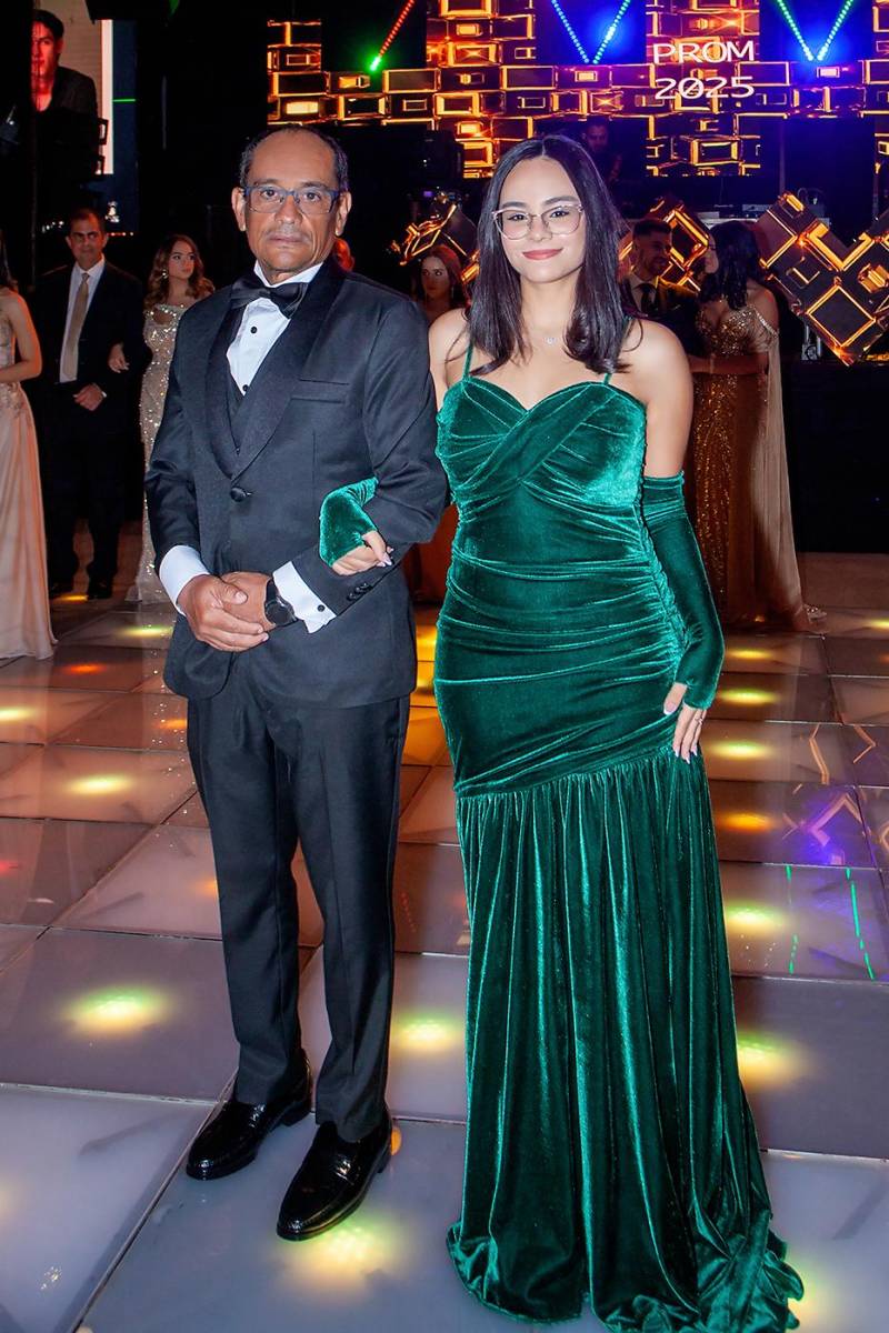 Valeria Sofia López García con su padre Aquiles López