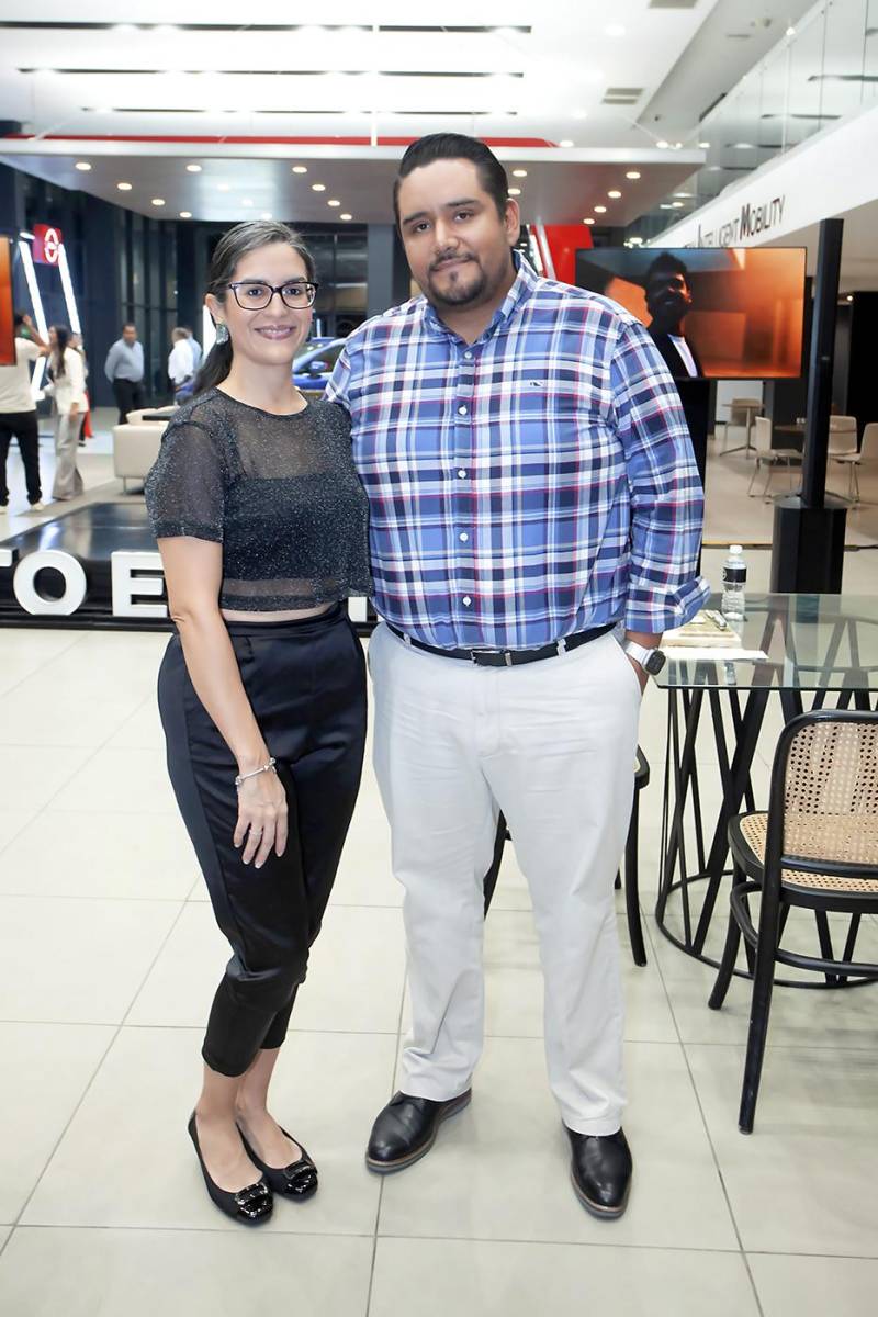 Marissa Martínez y Claudio López.