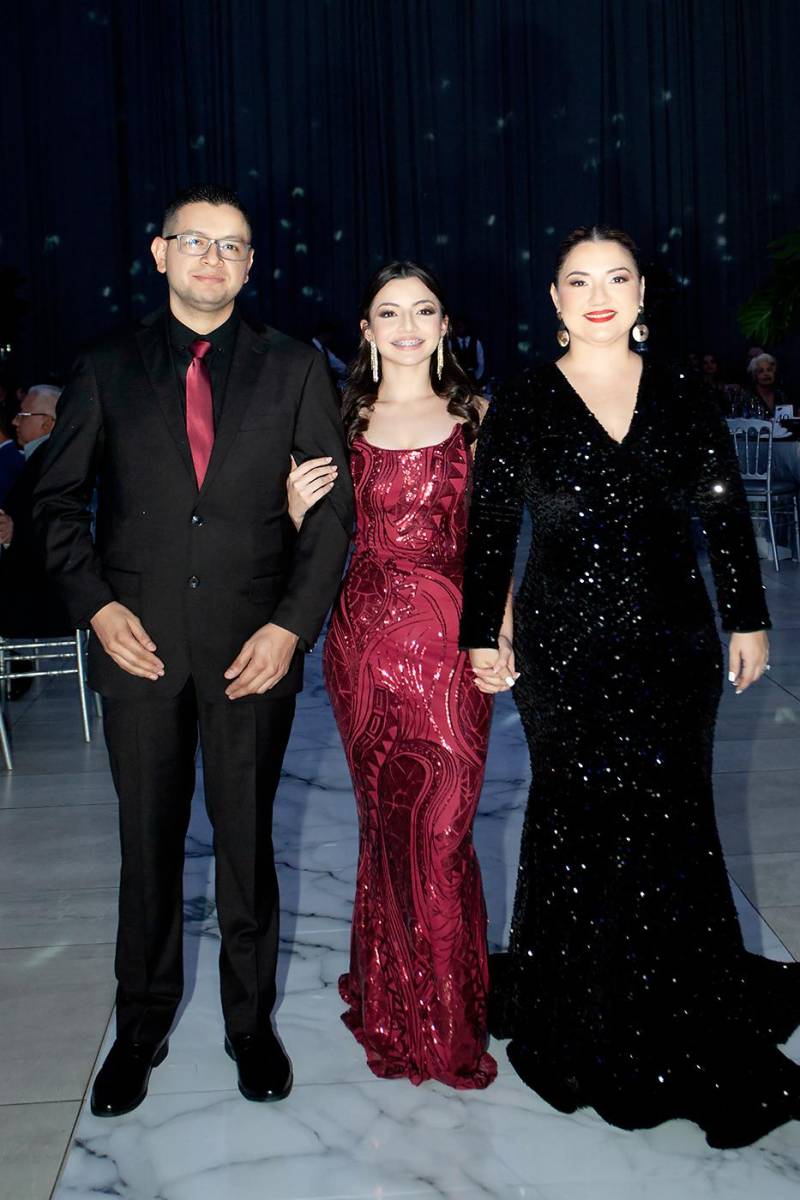  Luis Pinel, Kristhin Pinel y Darling de Pinel.