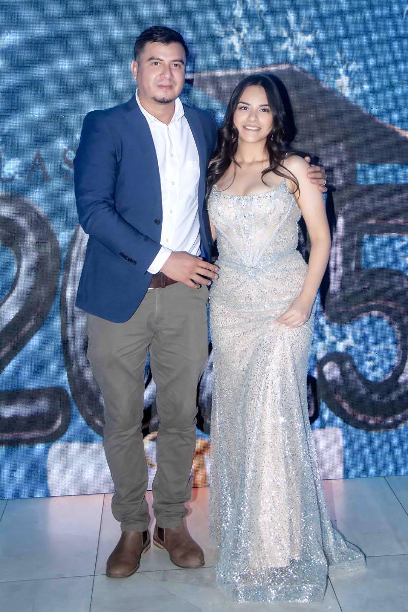 Desfile padres e hijos de la prom 2025 de Saint Peter Academy