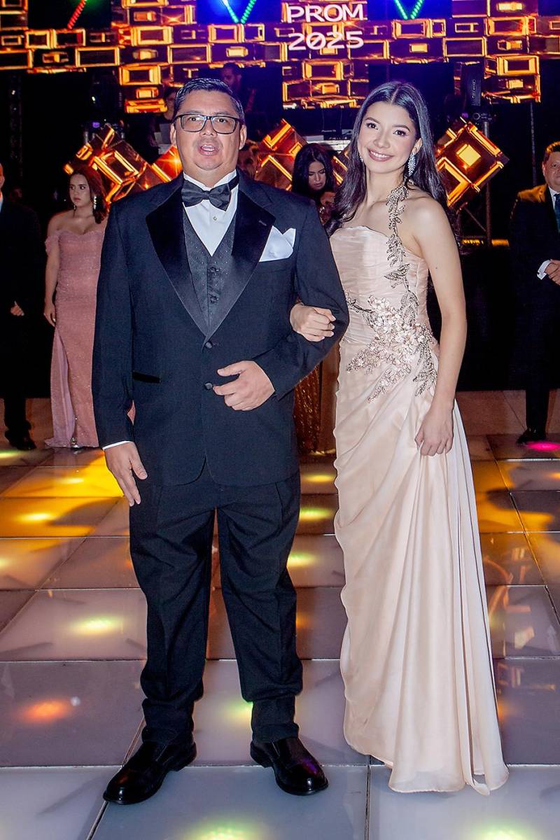 María Fernanda Mejía Destephen con su padre Melvin Mejía