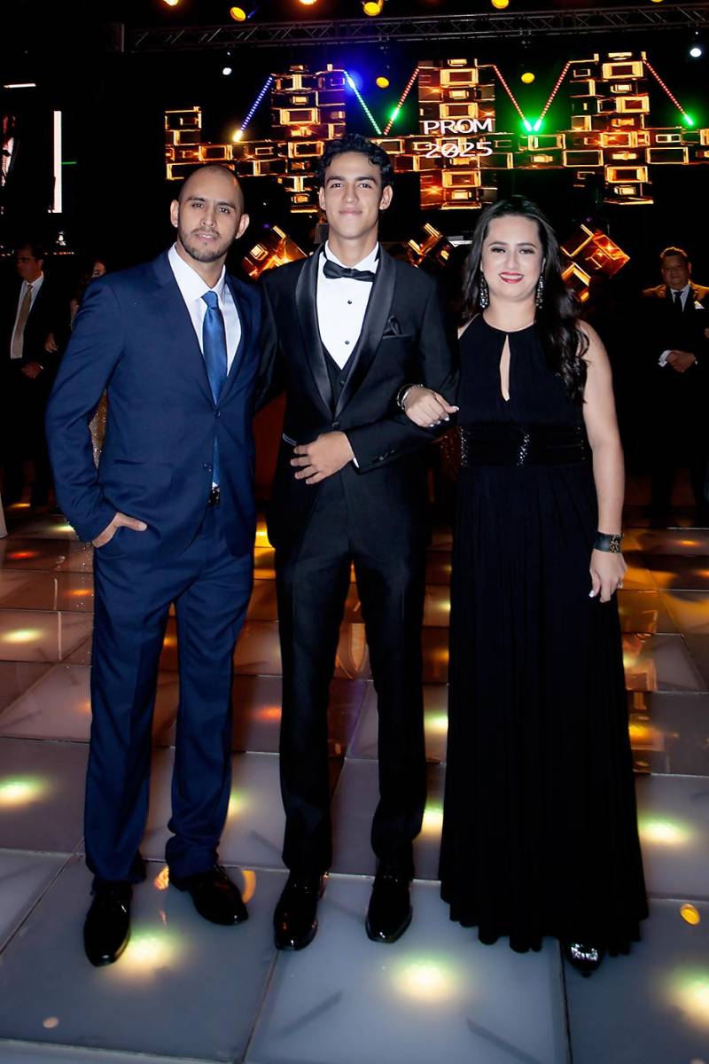 Aaron Jafeth Peralta Uclés con sus padres Aaron Peralta y Gladys Uclés