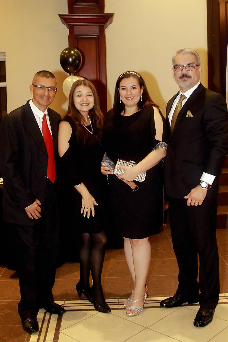 Mario y Rocío Carías junto a Waleska y Ludwig Bautista.