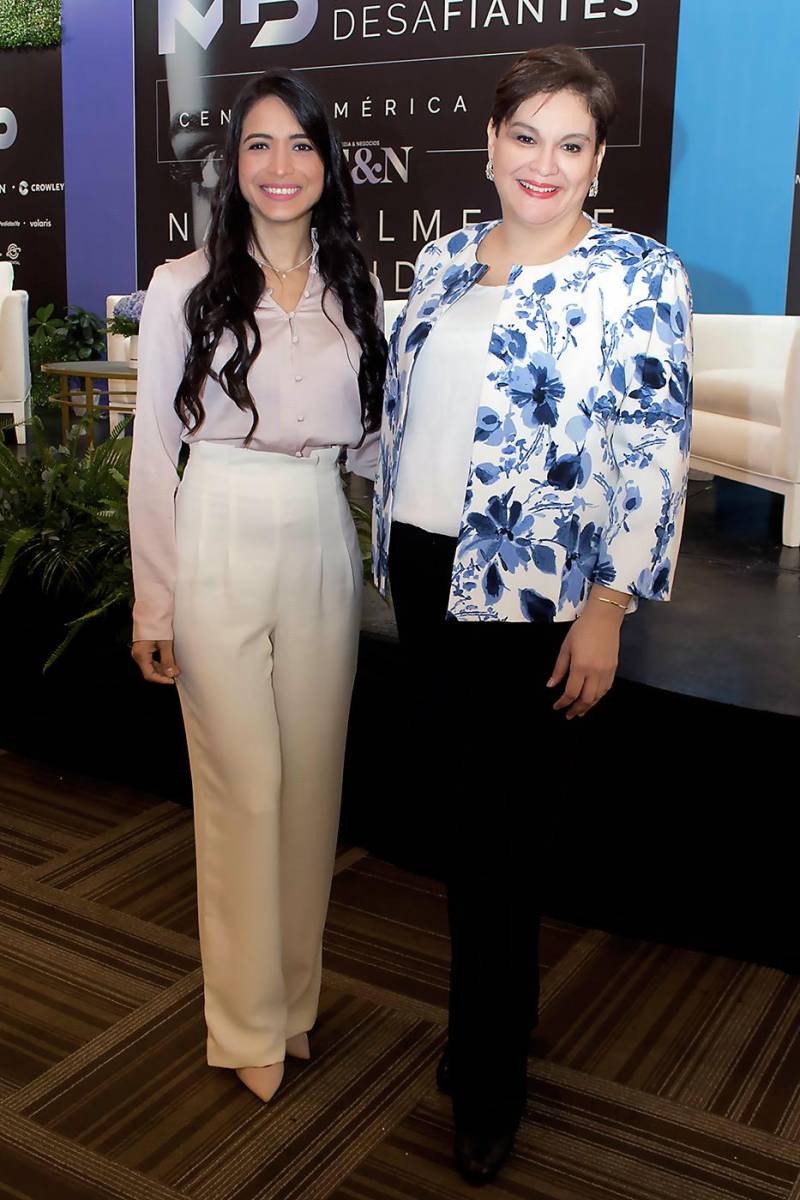 Aracely Alvarado y Elisa Pineda.