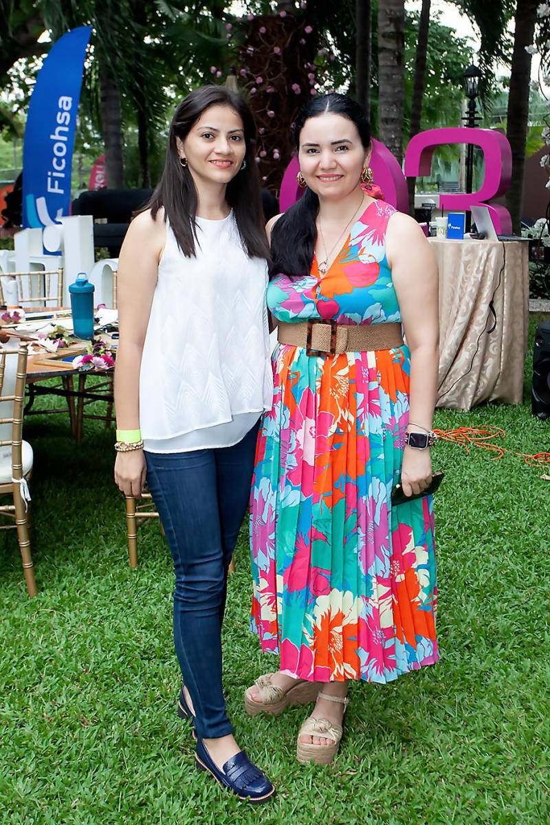 Irma Alpuche y Evelyn Coello.