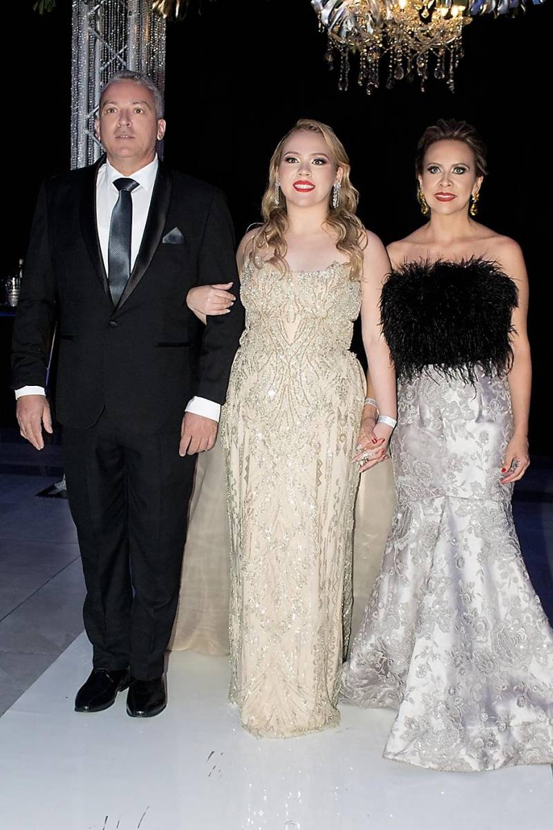 Israel y Camila Sánchez Fonseca con Angela Fonseca.