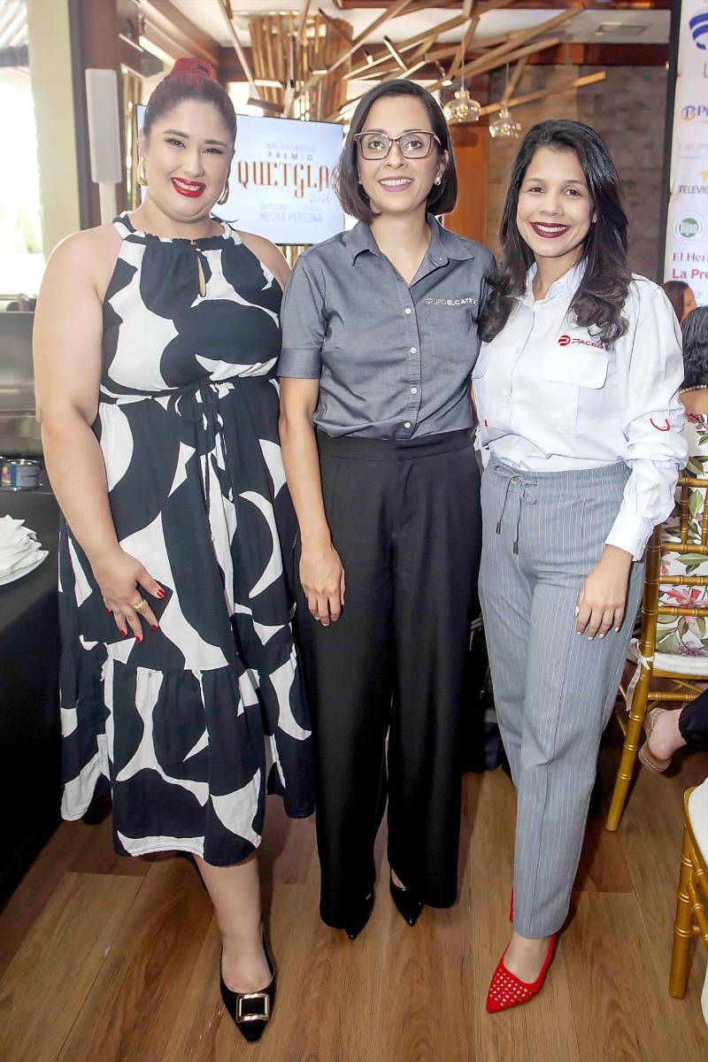 Johana Zaldívar, Lourdes García y Eliana Perentena.