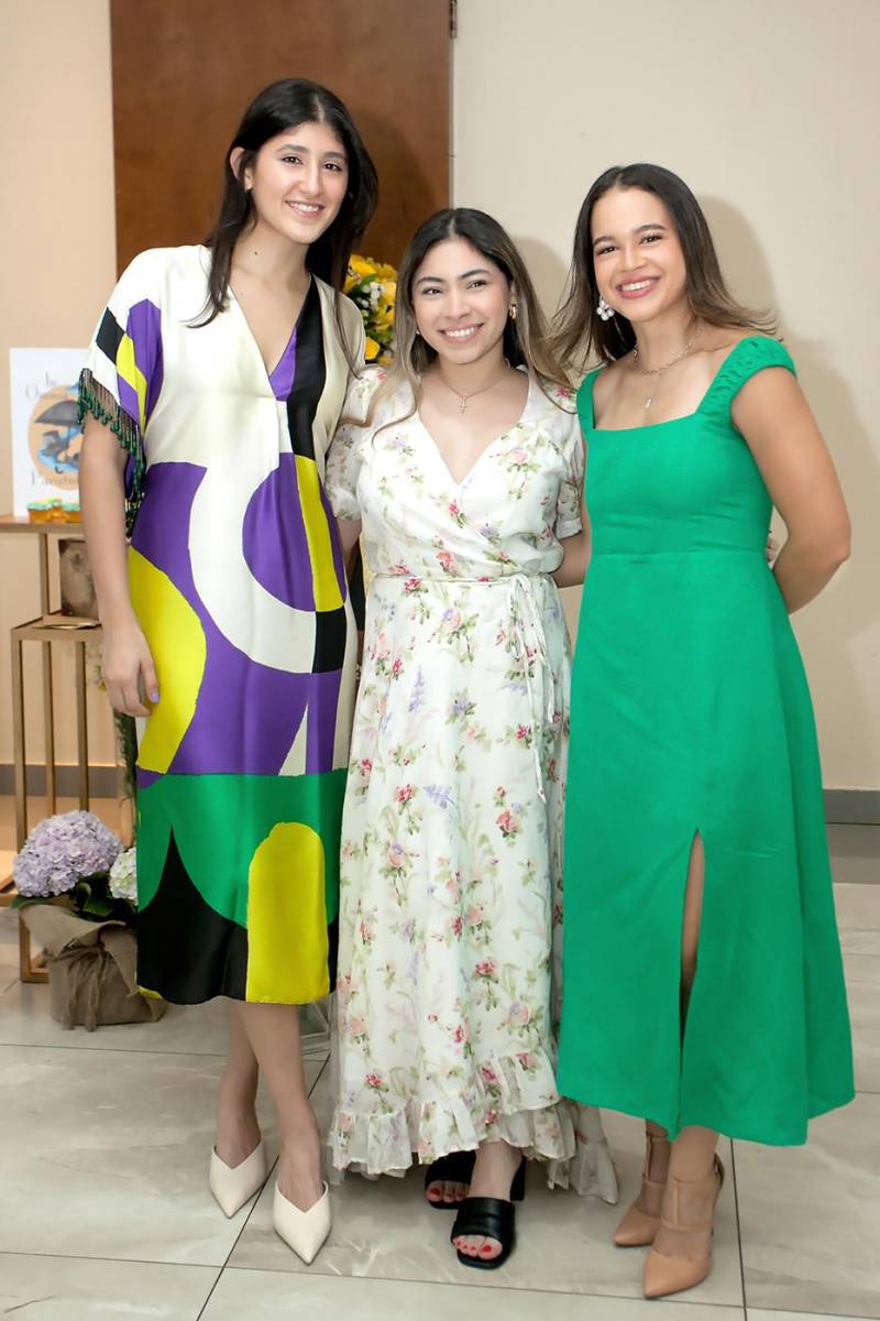 Cecilia Valenzuela, Natalia López y Daniela Paz.