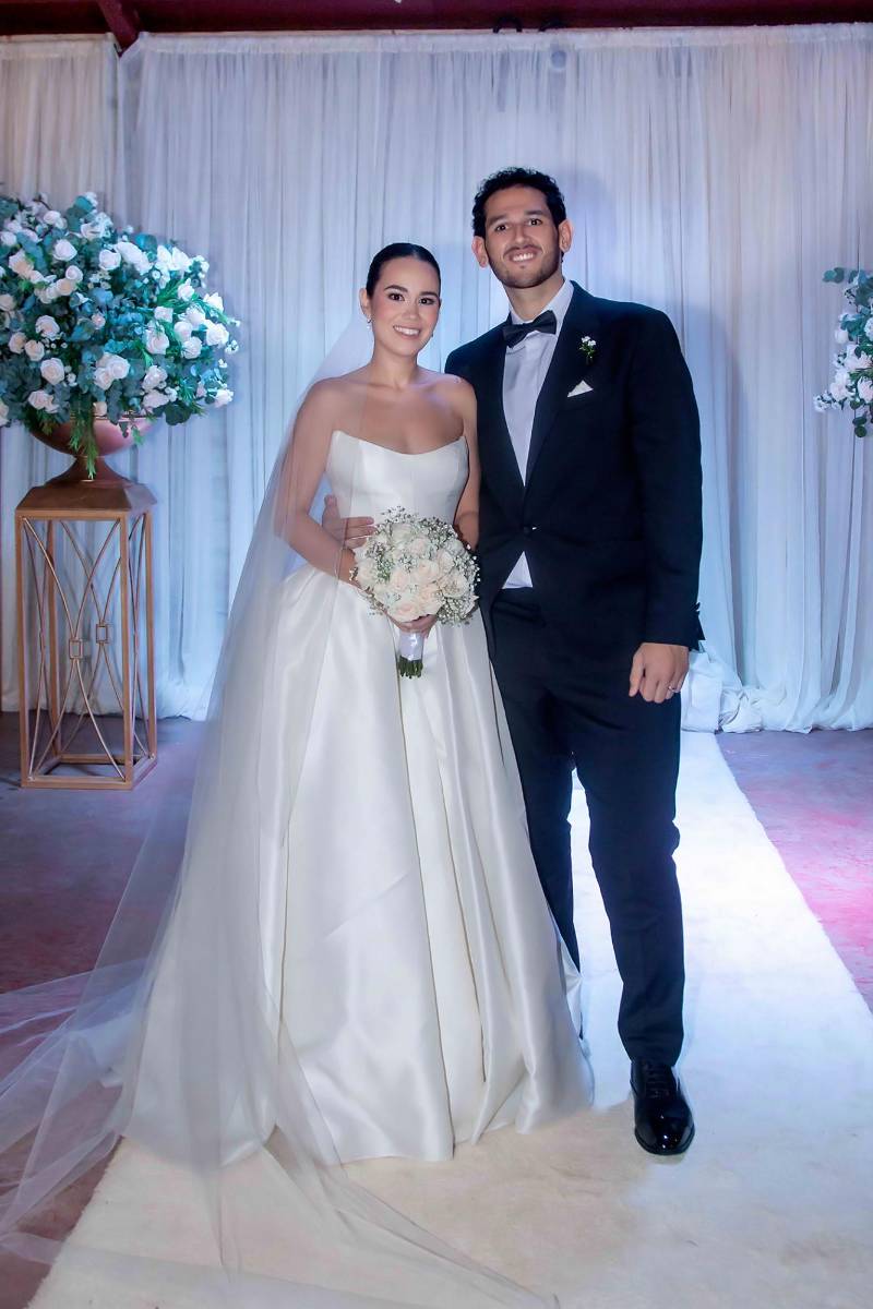 Los recién casados Gustavo Adolfo Zavala y Juliana Fernández.