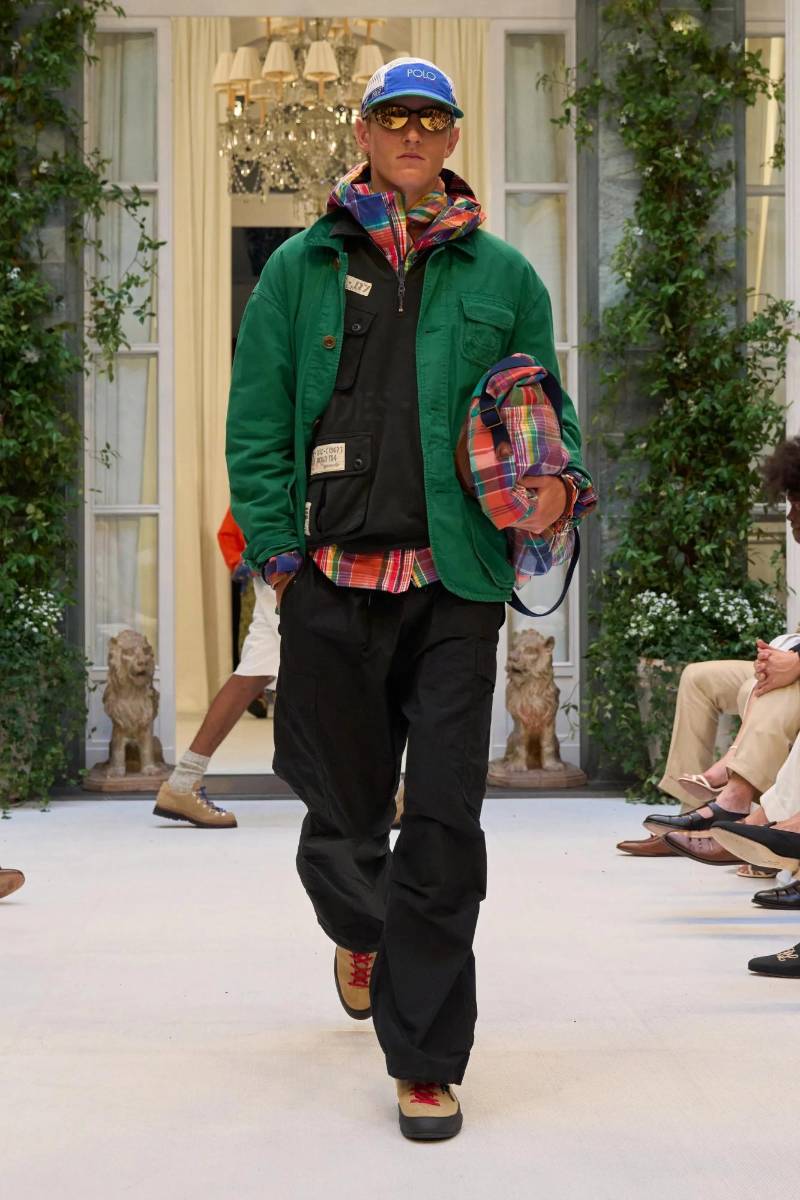 La seda utilizada para las corbatas también fue incorporada de forma ingeniosa en piezas de patchwork, bolsos y zapatos.
