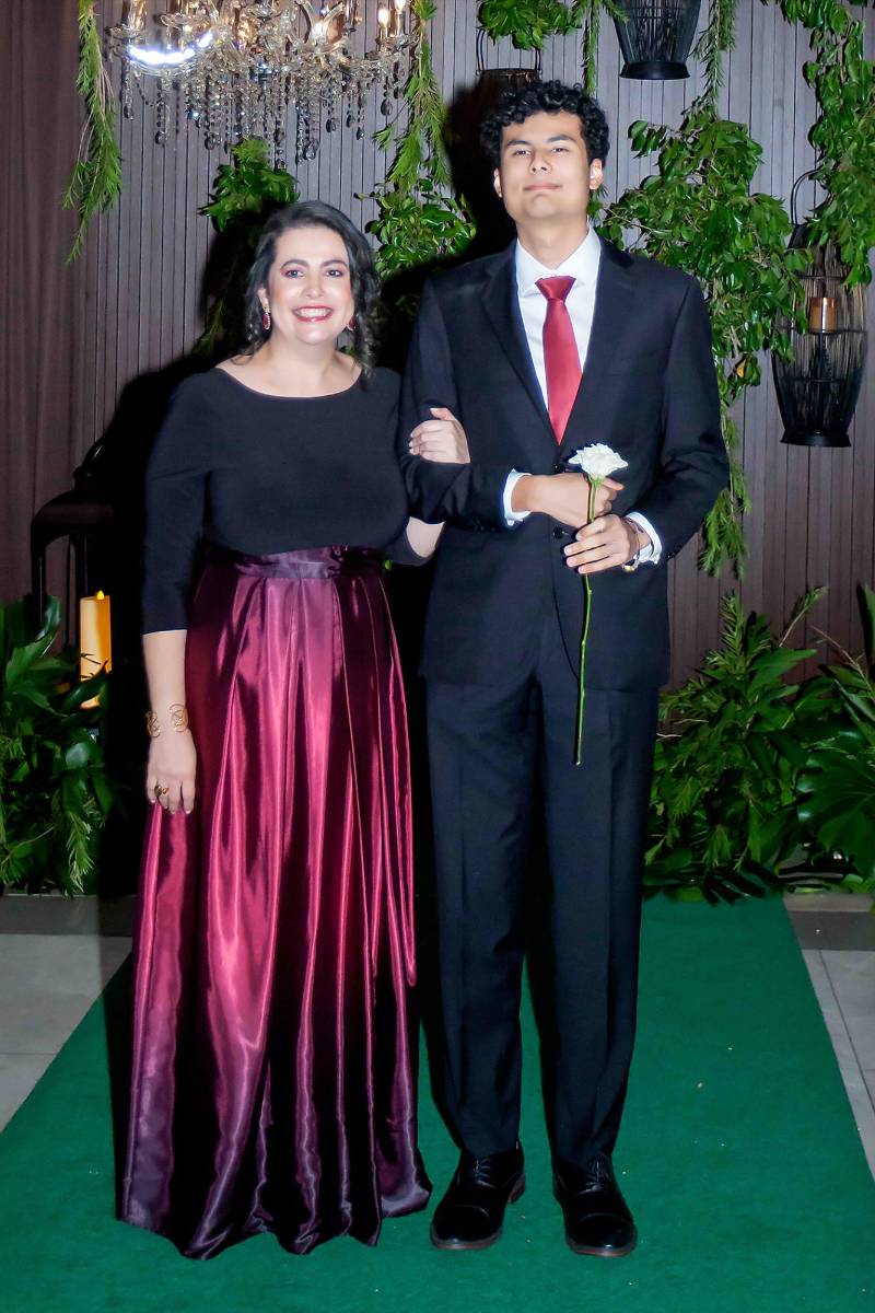 Ernesto Matta con su madre. 