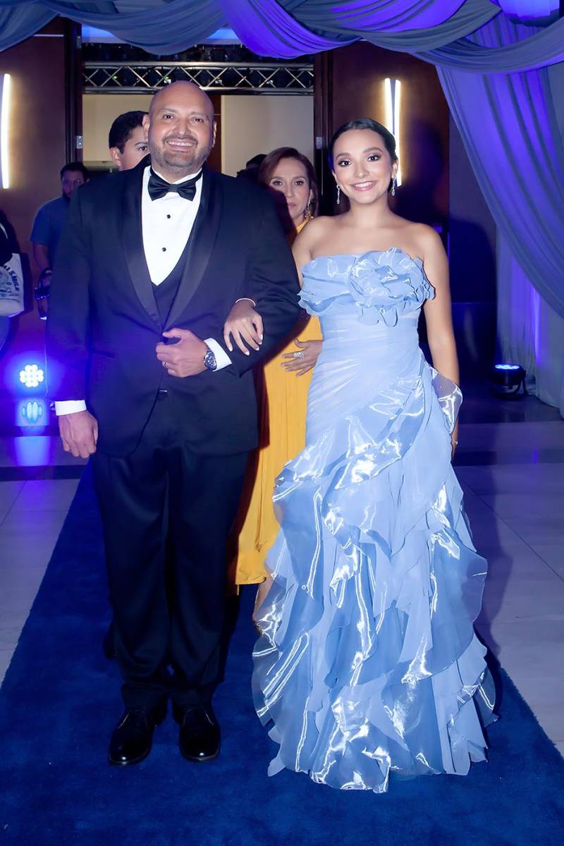 Mariana Oseguera Mejía con su padre Luis Oseguera.