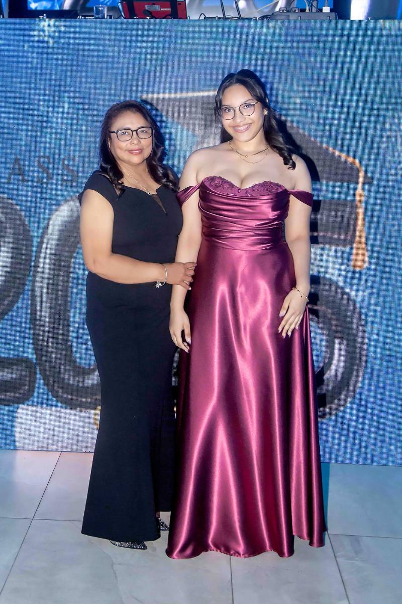 Desfile padres e hijos de la prom 2025 de Saint Peter Academy