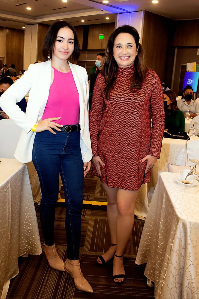 Emily Fuentes y Ana García.