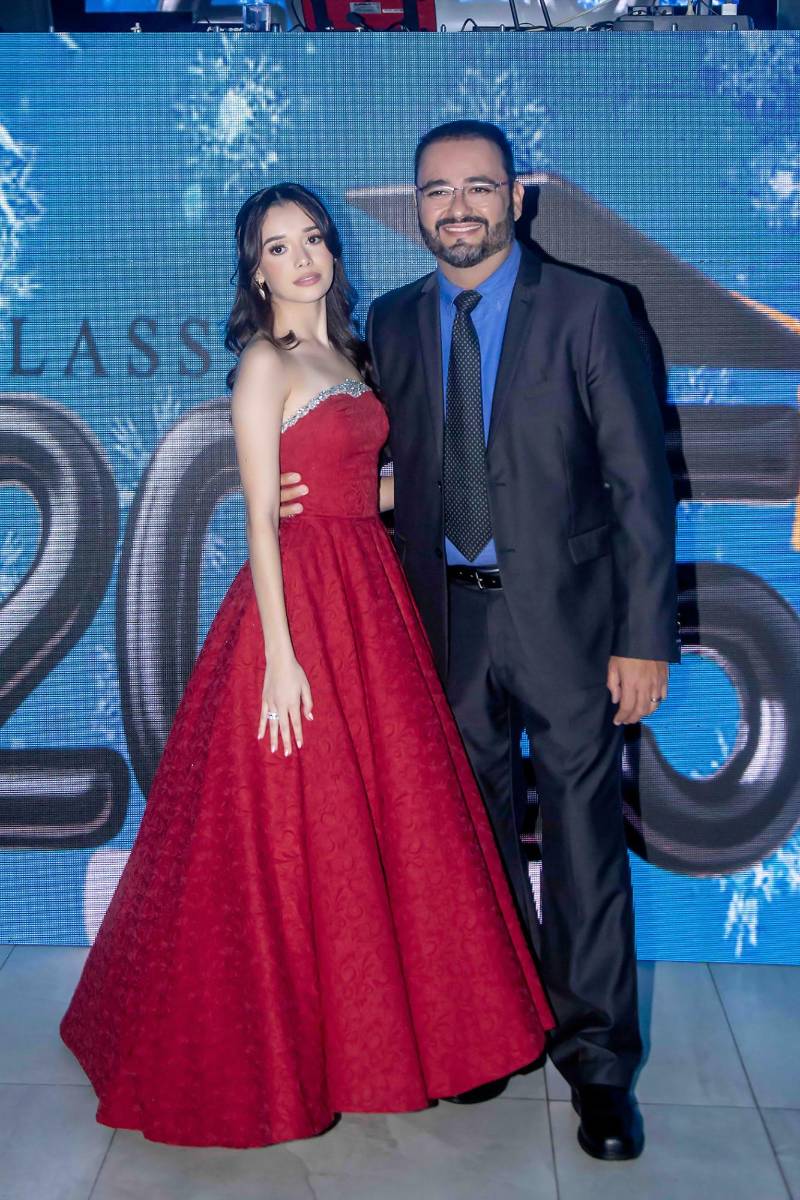 Desfile padres e hijos de la prom 2025 de Saint Peter Academy