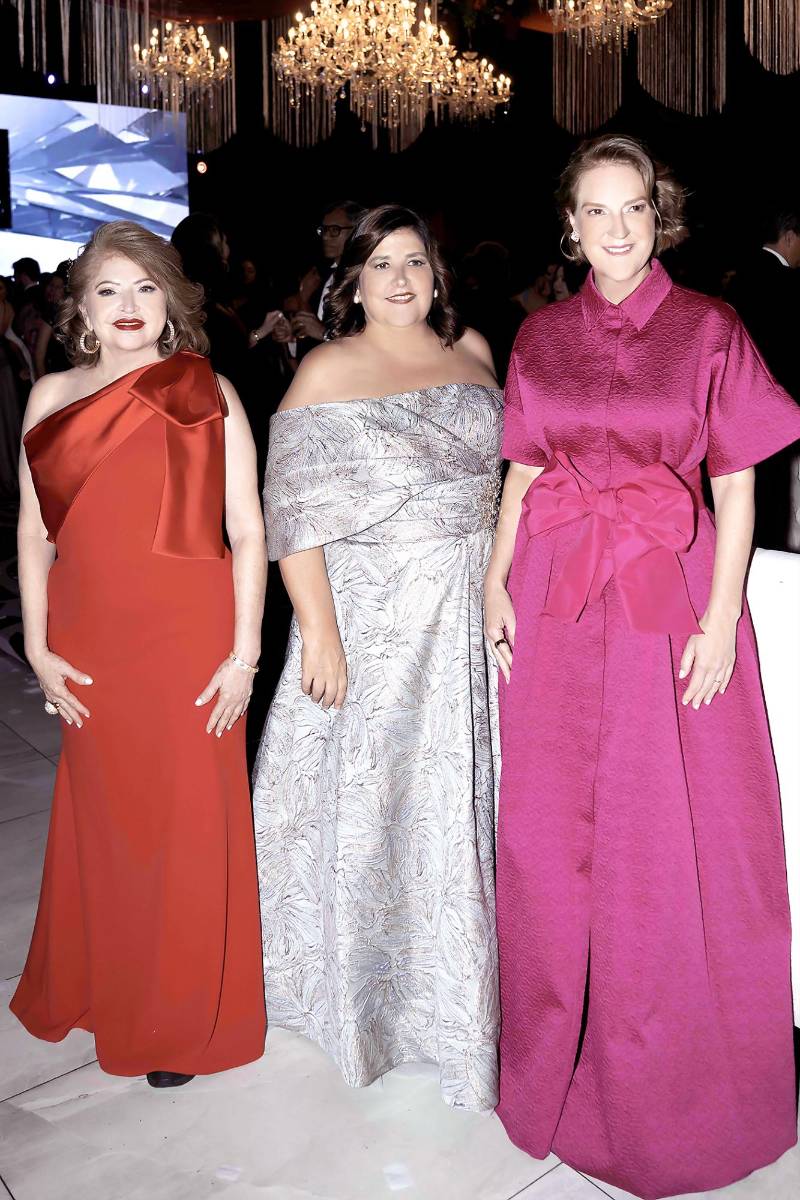 Maritza Lara, Mariela Illescas y Nora de Medina.