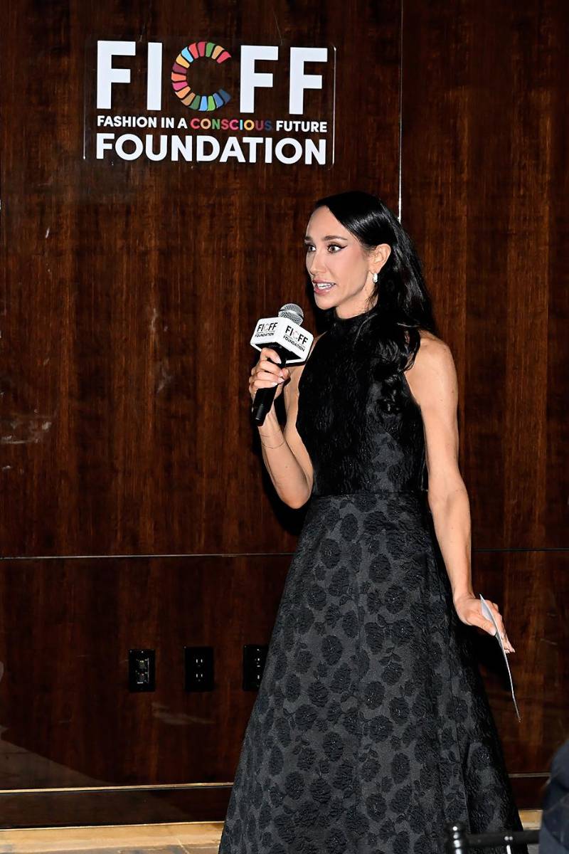 Stefanie Resnick, fundraising host