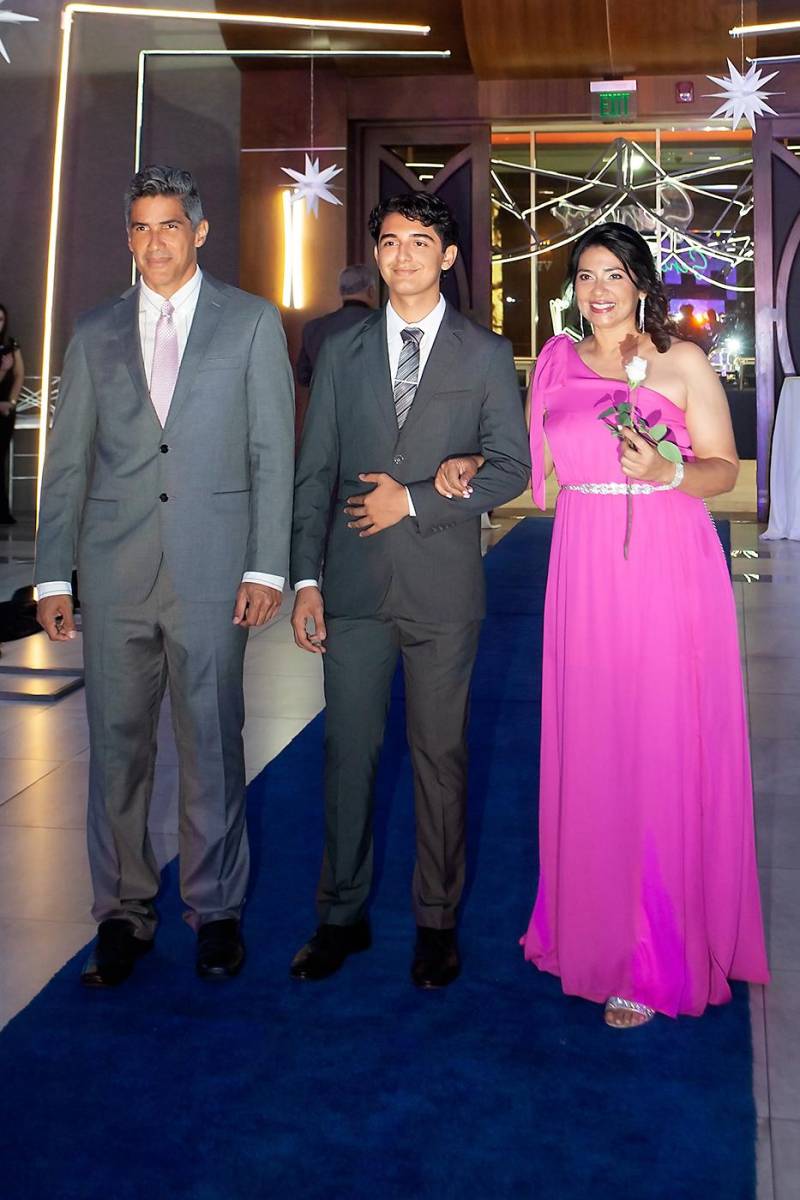 Hugo Córdoba, Adrián Córdoba y Emmi Raudales de Córdoba.