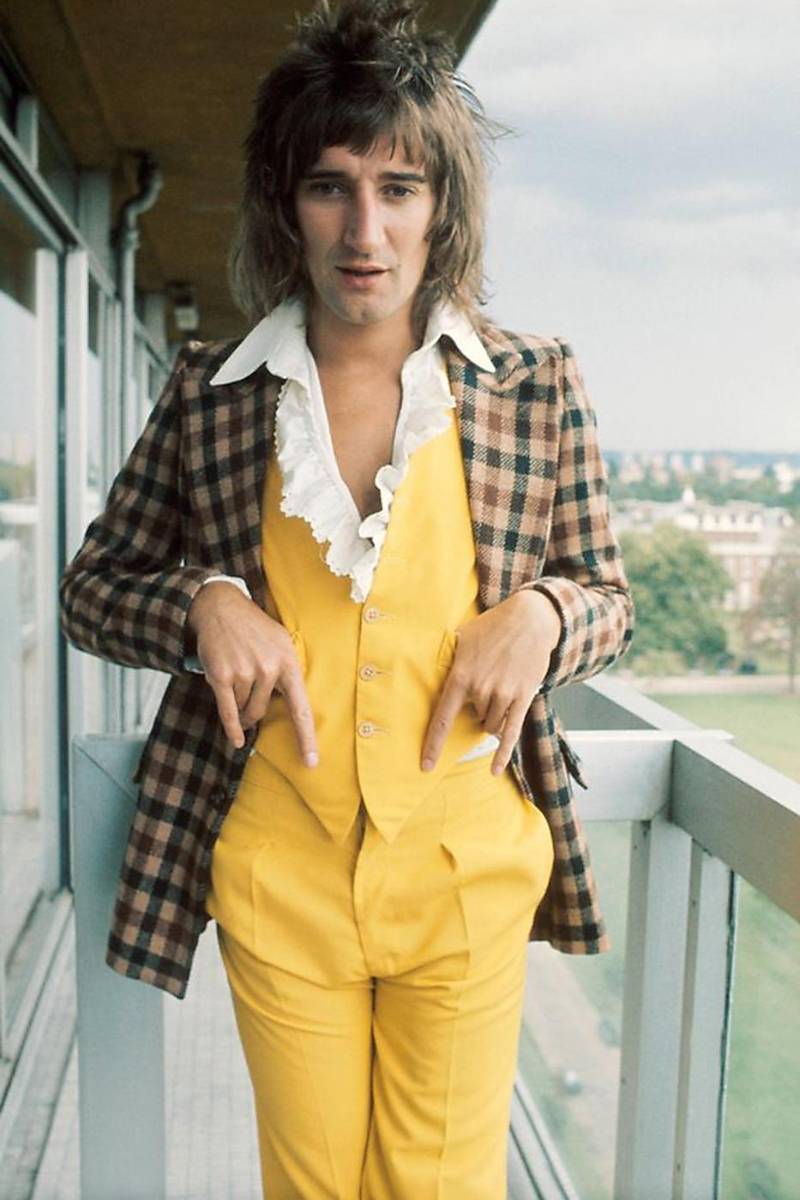 Su padre era escocés y su madre inglesa, fruto de su amor tuvieron 5 hijos, los 4 primeros nacieron en Escocia, mientras que Rod Stewart fue el único que nació en Inglaterra en la Segunda Guerra Mundial