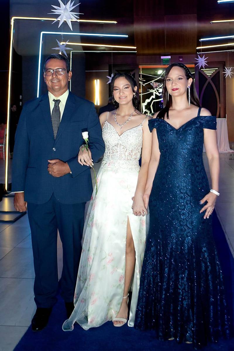 José Luis y Nelly Gáleas con su hija Joseline 