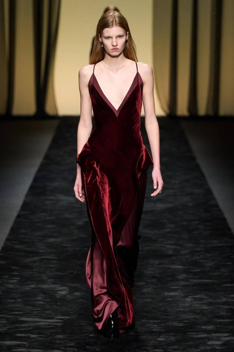 El largo o corto de tu vestido dependerá de tu tamaño- si eres <i>petite</i> o alta-, si quieres bailar o prefieres lucir tu vestido, tu comodidad, entre otros factores que debes tener muy en claro a considerar antes de escoger tu atuendo.