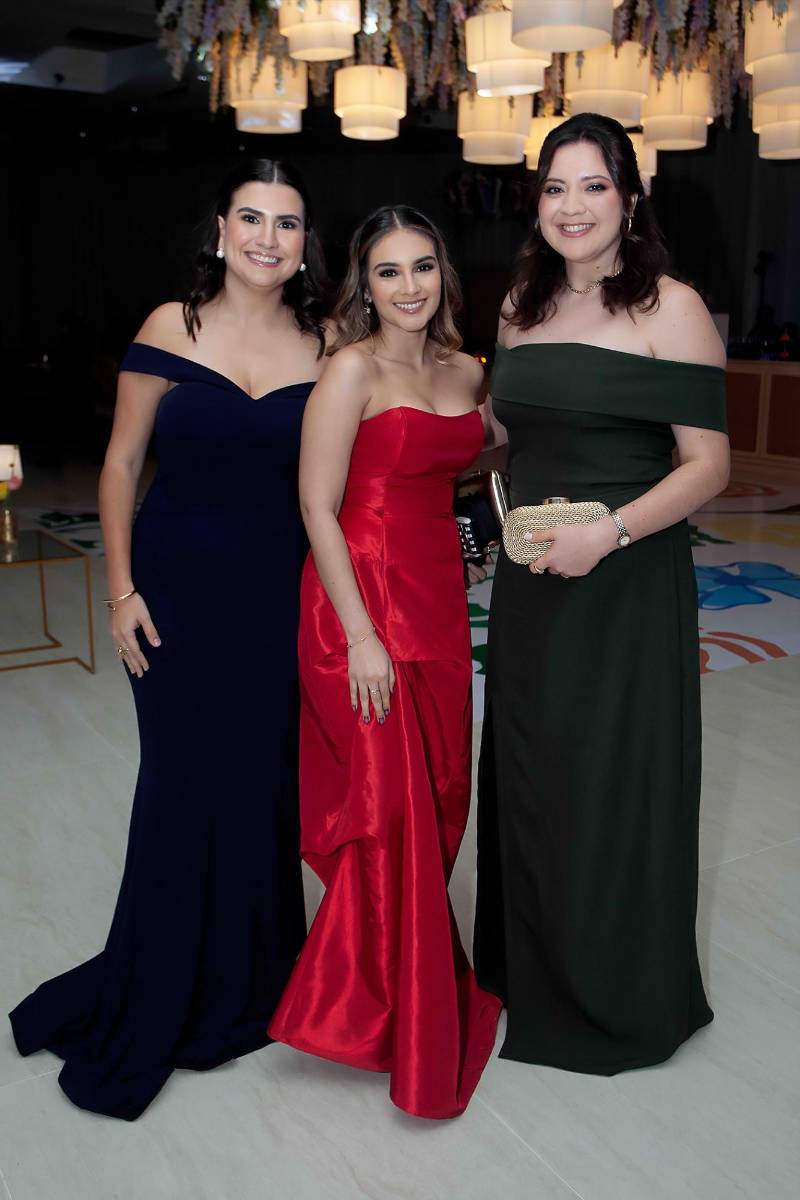 Isabel Flores, Alejandra Laínez y Paola Escobar
