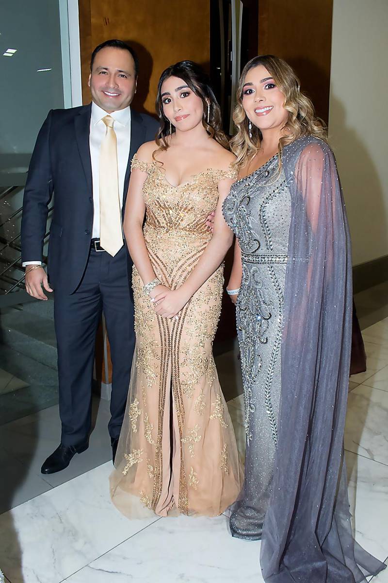Héctor, Stephanie Estevez y Jenny Velásquez.