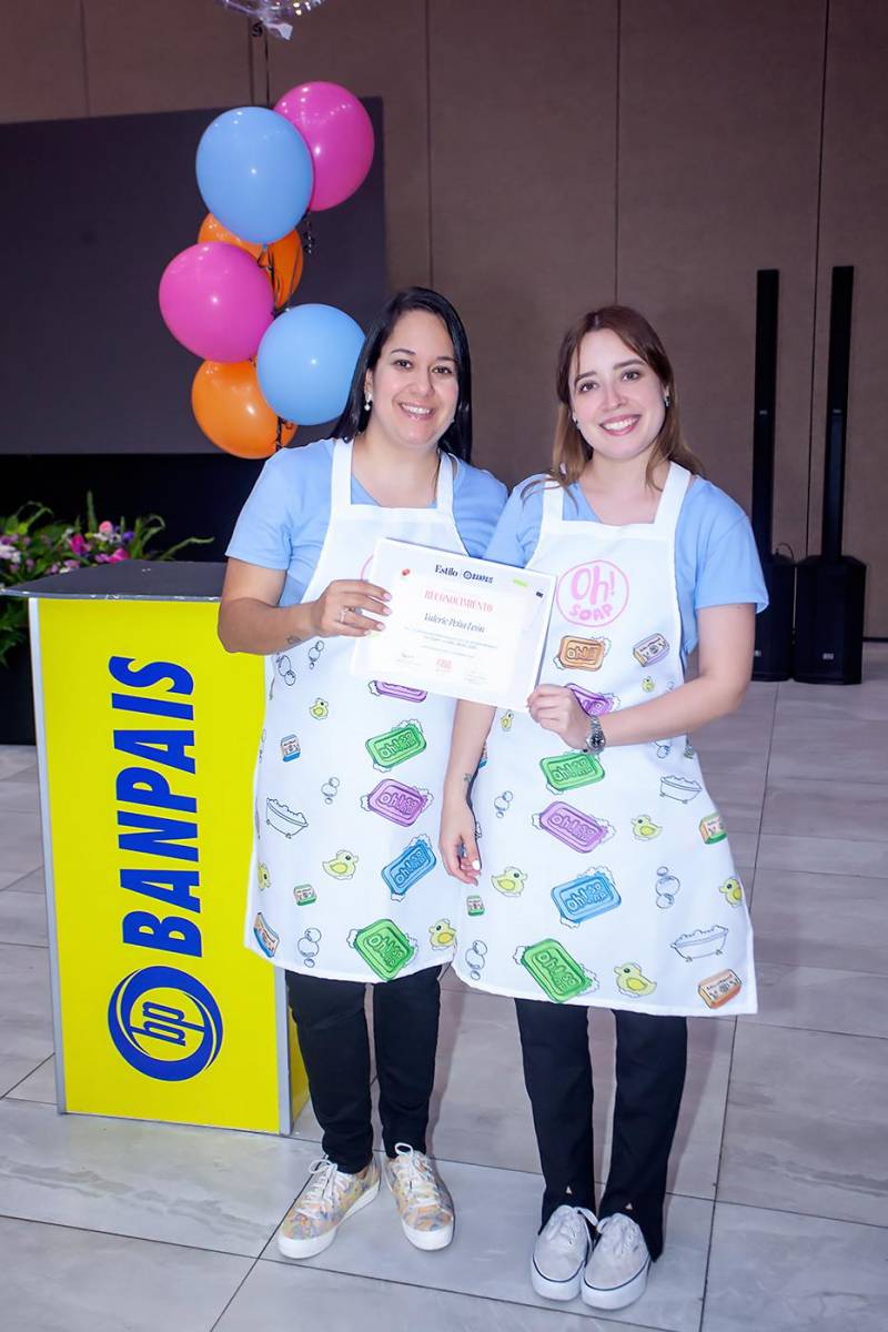 Alisson Barrientos y Valerie Peña.