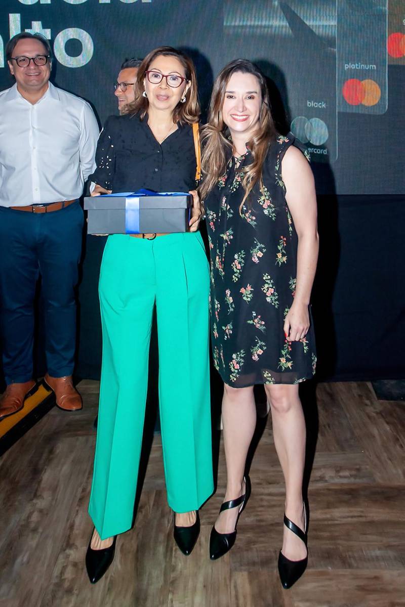 Delmy Benítez y Giselle Ulate.