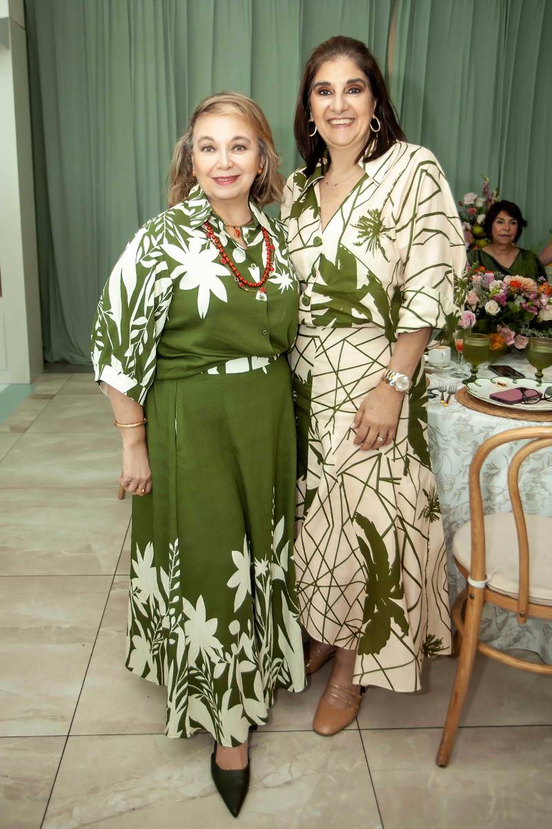 Martha Carderón y Maribel Andonie.