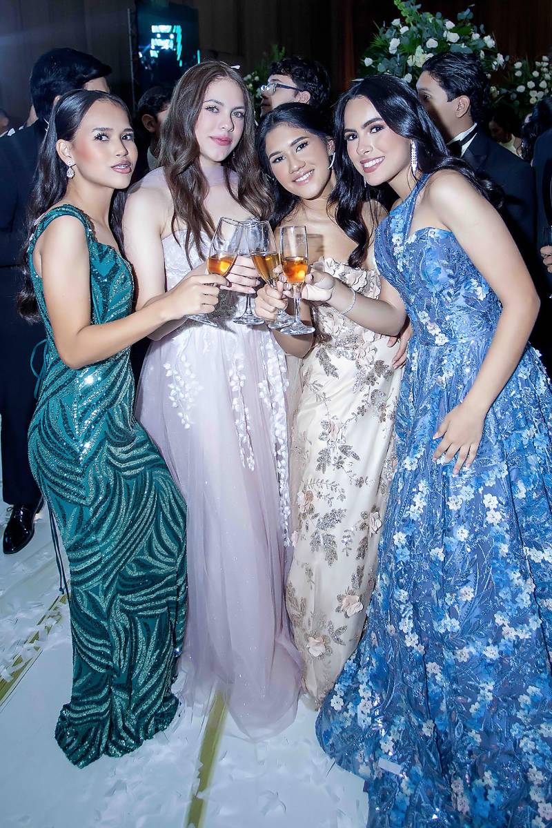 Andrea Guzmán, Gisselle Soriano, Yarel Interiano, Alexa Santos y Loany Navarro. 
