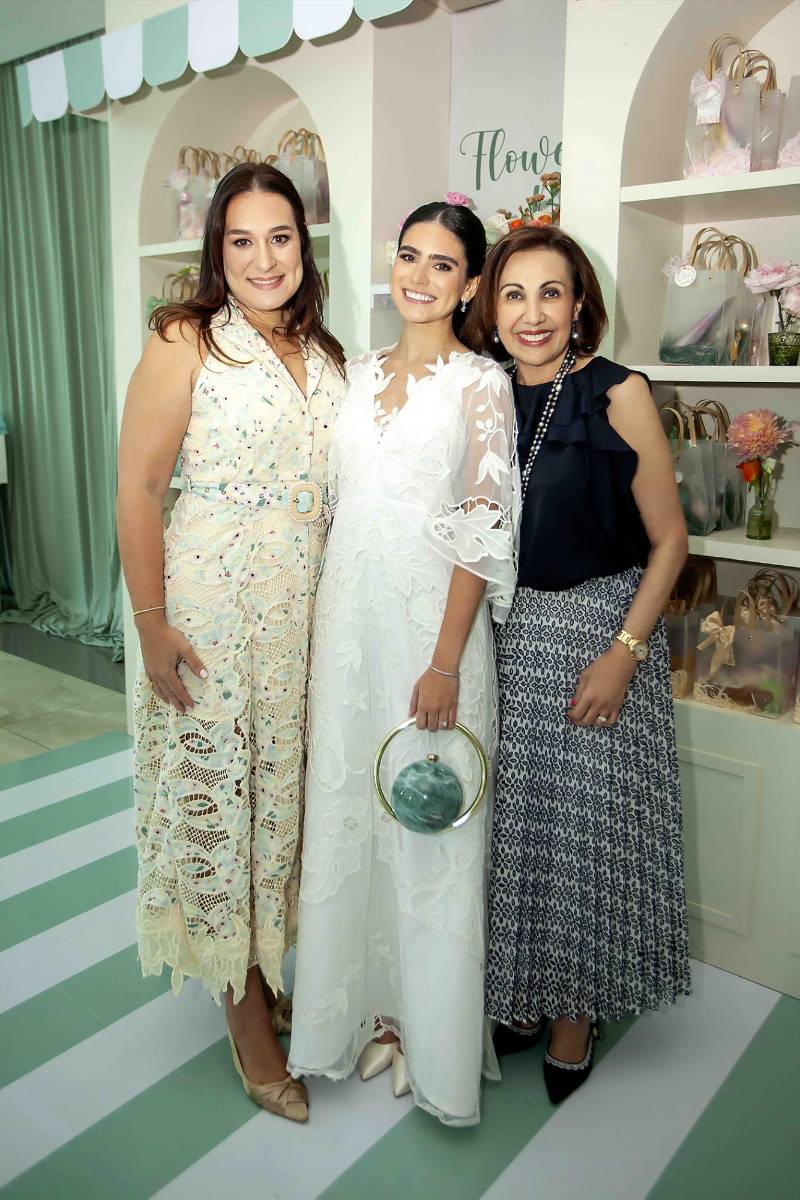 Karina de Mourra, Isabella Mourra y Carolina Canahuati. 