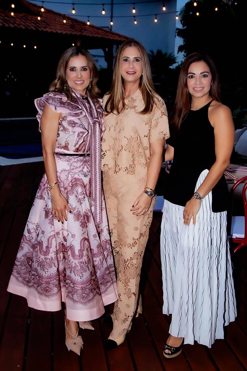Erika Andonie, Alexia Marinakys y Andrea Quintana.
