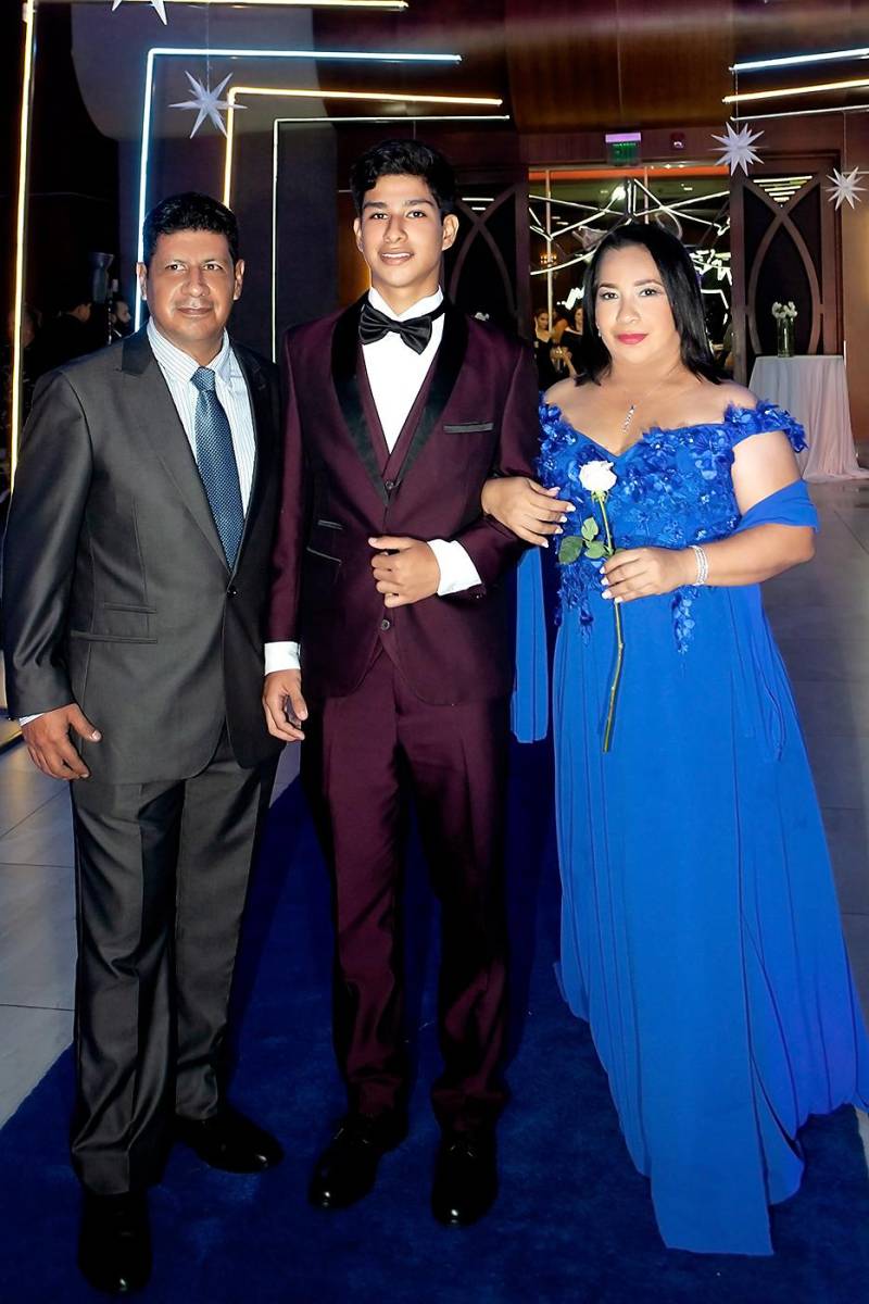 Daniel y Betsy Moncada con su hijos Daniel jr.