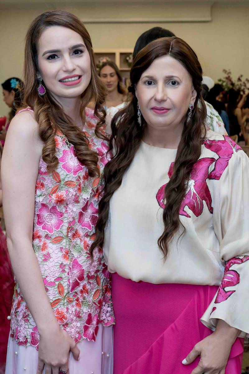 Paola Martínez y Rosa María Kattán.