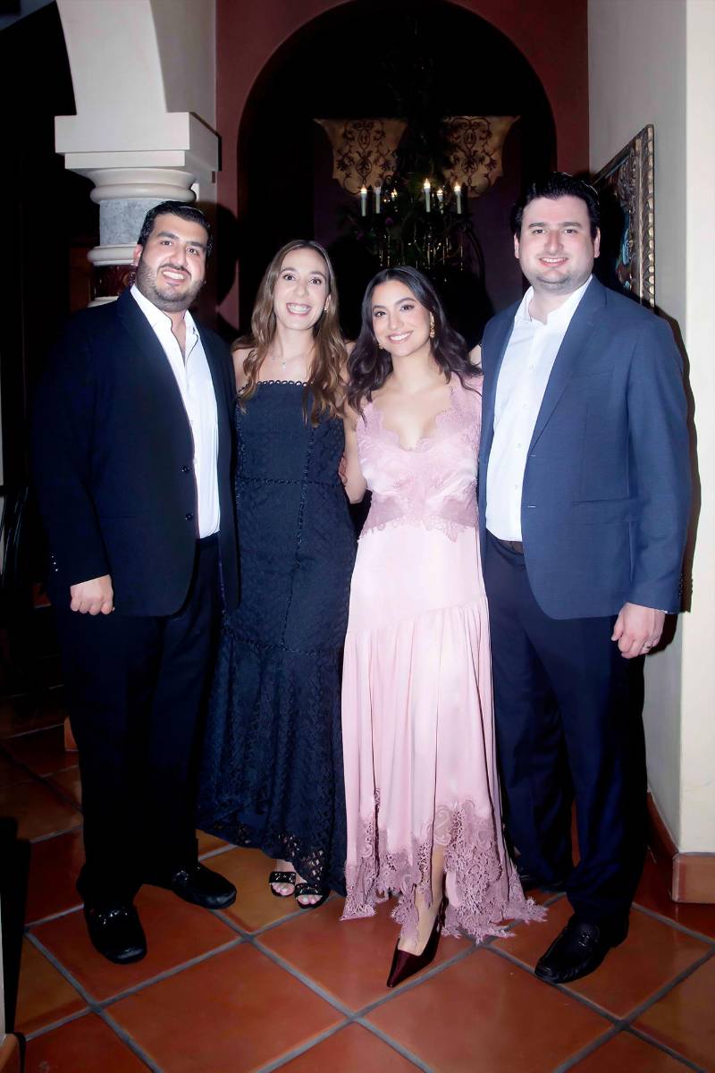 José Jaar, Camila Asfura con Andrea y Adrián Gómez.